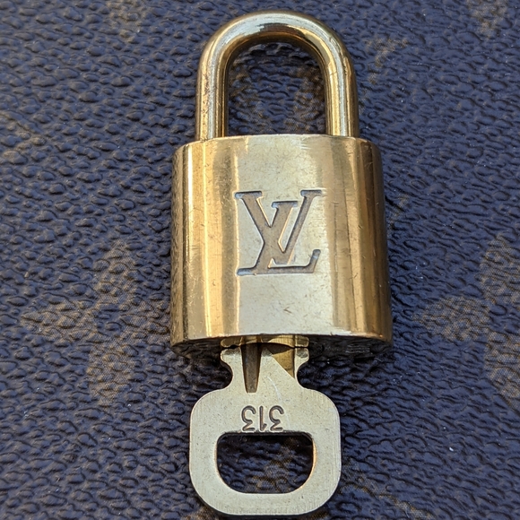 ⭐ #313 vintage Louis Vuitton padlock and ke - Picture 3 of 5